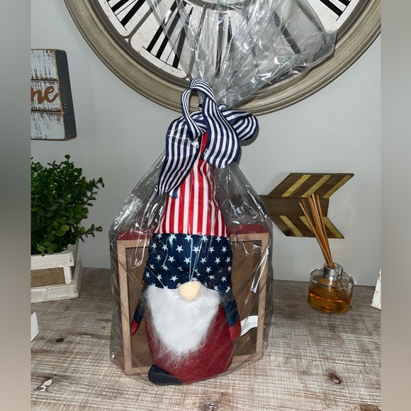 Patriotic Gnome and Sign Set - Picture 4 of 4